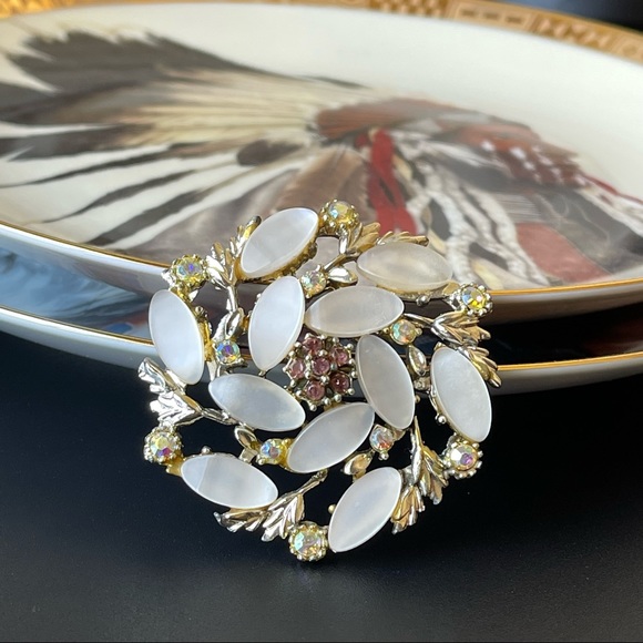 Vintage crystal flower round elegant victorian brooch - Picture 8 of 14